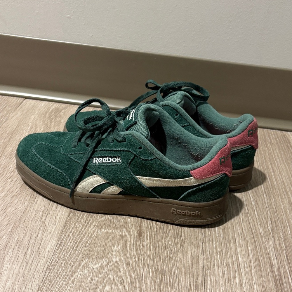 Reebok Forest Green and Pink Casual Shoes